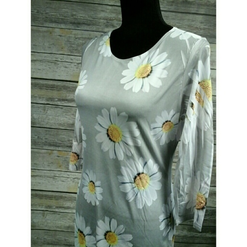 Plus. Gray daisy midi dress - Picture 5 of 5